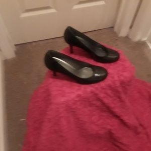 Stuart Weiztman women's  Black Leather Pumps